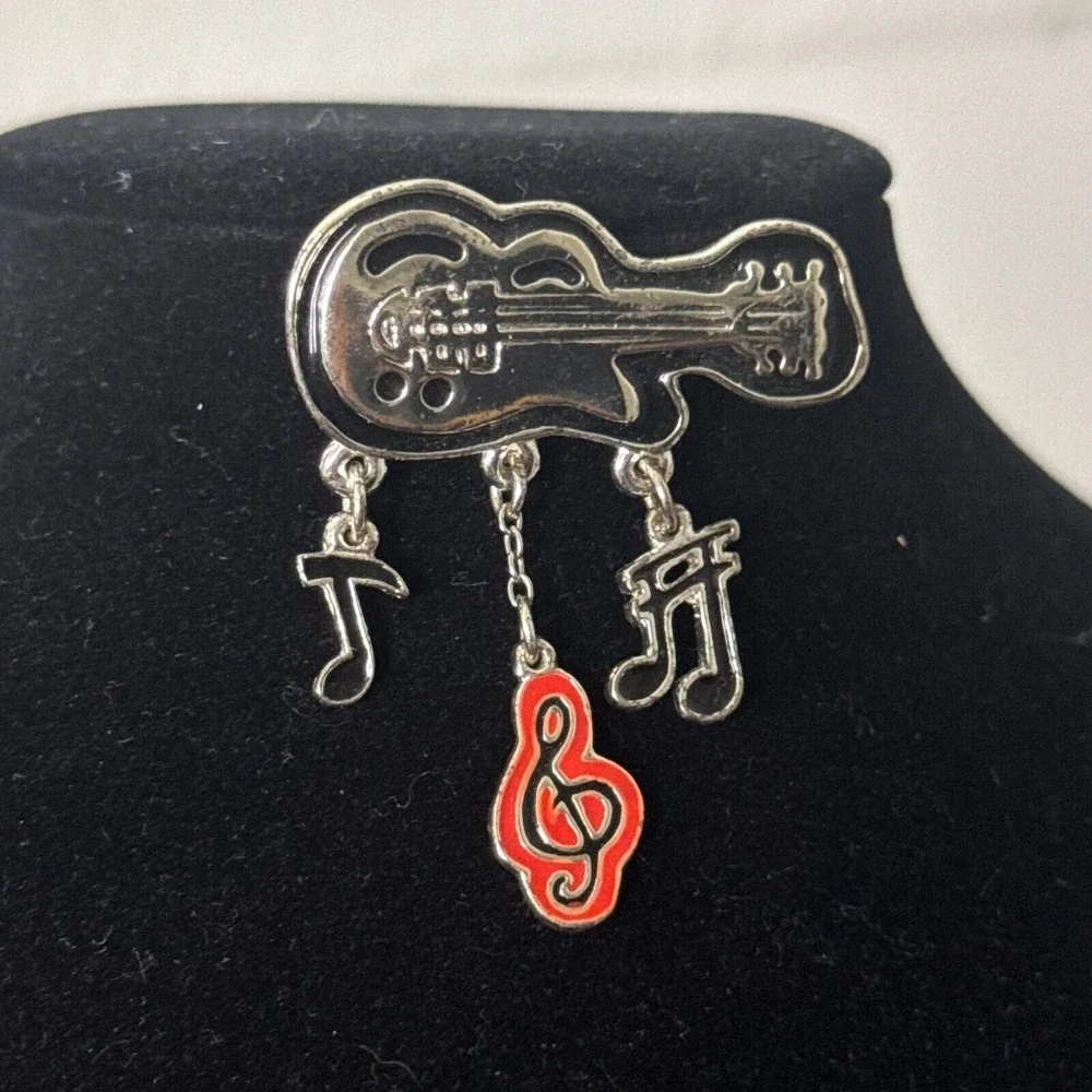 Vintage Silver-Tone Musical Guitar‎ Pin Brooch Enamel Dangle Notes Statement